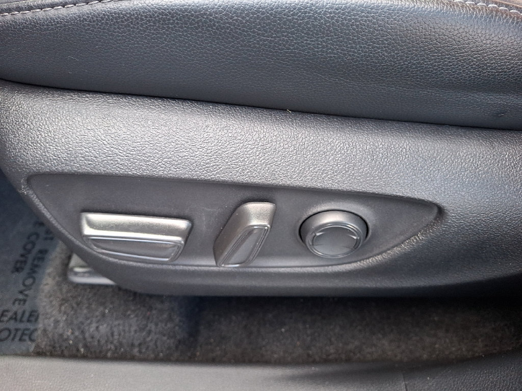 Used 2025 Toyota Highlander XSE AWD/4WD image 16