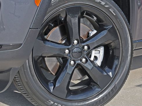 Used 2024 Jeep Grand Cherokee L Altitude AWD/4WD image 13