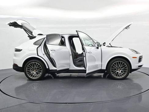 Certified 2022 Porsche Cayenne Platinum Edition AWD/4WD image 24