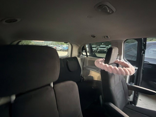 Used 2011 Dodge Grand Caravan Express FWD image 35