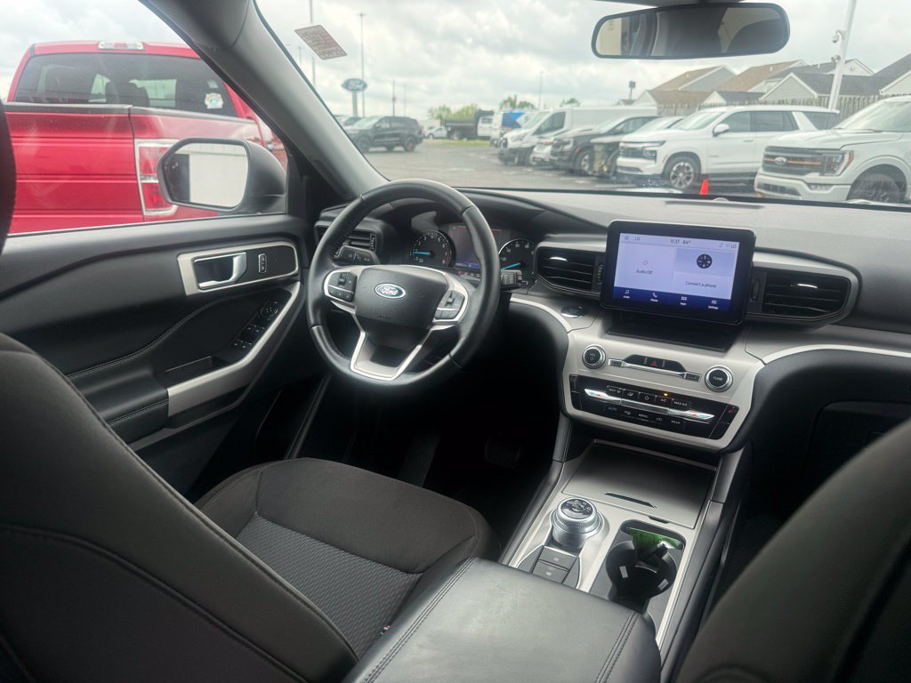 Used 2024 Ford Explorer XLT AWD/4WD image 53