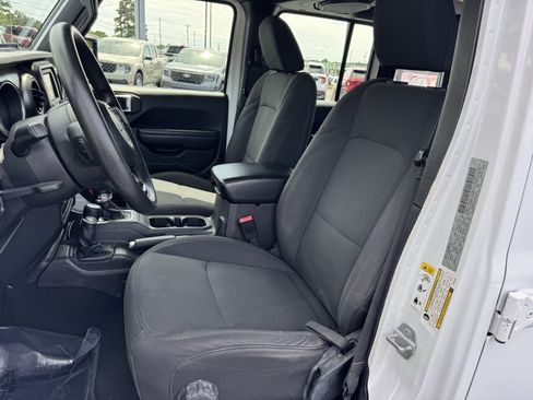 Used 2018 Jeep Wrangler Unlimited Sport image 17