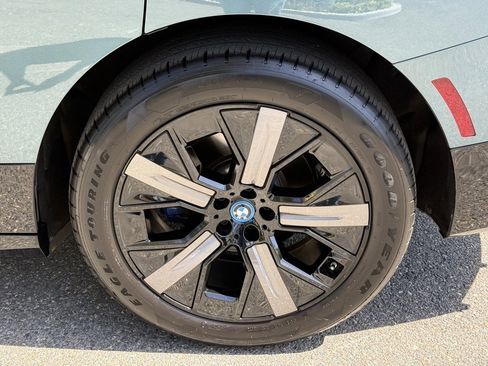 Used 2025 BMW iX xDrive50 w/ Sport Package image 17