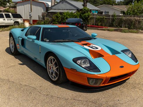 Used 2006 Ford GT RWD image 12