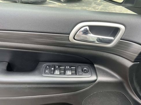 Used 2019 Jeep Grand Cherokee Altitude AWD/4WD image 19