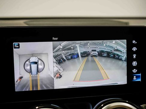 Used 2023 Mercedes-Benz GLB 250 image 23