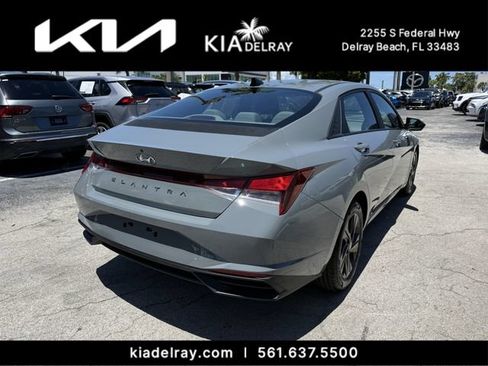 Used 2022 Hyundai Elantra SEL FWD image 3