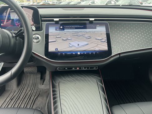 Used 2025 Mercedes-Benz E 350 Sedan image 31