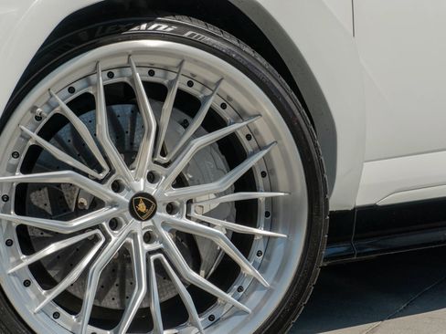 Used 2019 Lamborghini Urus AWD/4WD image 25
