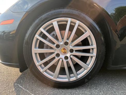 Used 2017 Porsche Panamera w/ Premium Package RWD image 29
