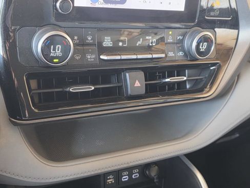 Used 2023 Toyota Highlander LE AWD/4WD image 23