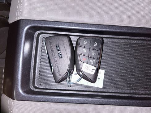 Used 2024 GMC Hummer EV 2X image 38