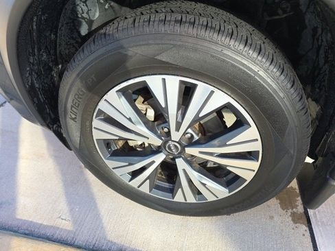 Used 2023 Nissan Rogue SV image 10