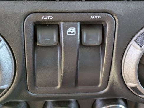 Used 2016 Jeep Wrangler Sport image 20