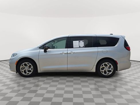 Used 2024 Chrysler Pacifica Limited FWD image 4