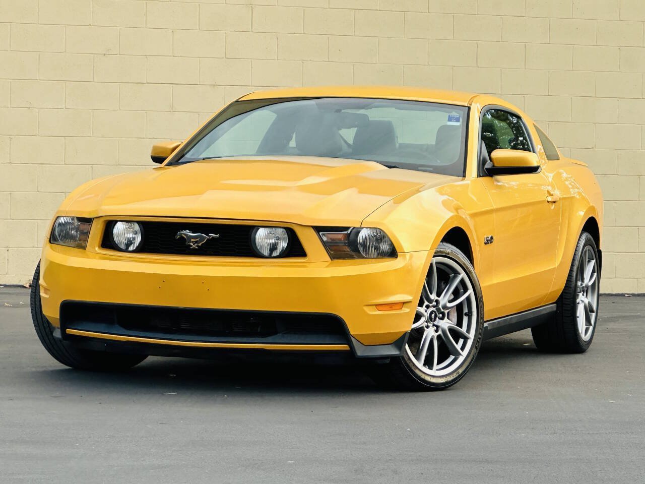 Used 2011 Ford Mustang GT Premium w/ Brembo Brake Pkg RWD image 3