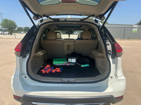 Used 2017 Nissan Rogue SL w/ SL Premium Package FWD image 9