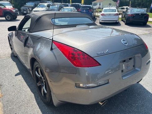Used 2008 Nissan 350Z Touring image 3