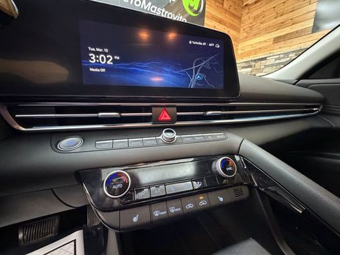 Certified 2024 Hyundai Elantra SEL w/ Convenience Package image 18