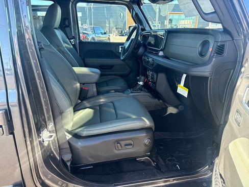 New 2026 Jeep Gladiator Mojave w/ Safety Group image 31