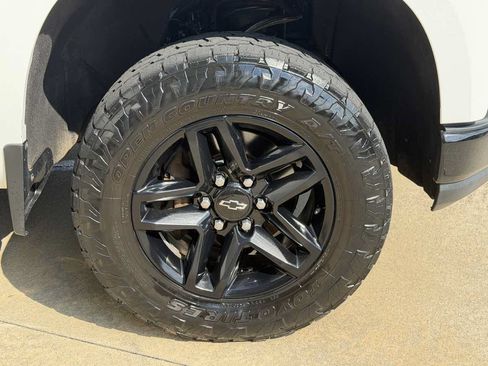 Used 2019 Chevrolet Silverado 1500 Custom Trail Boss AWD/4WD image 37