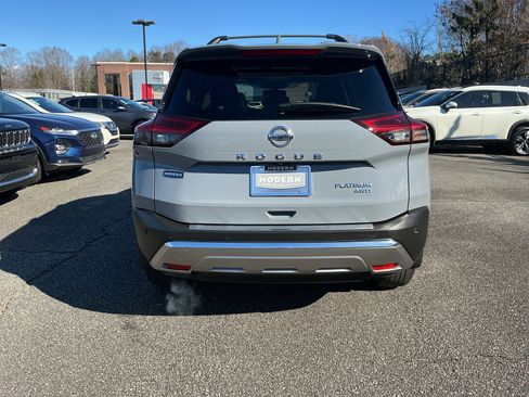 Certified 2021 Nissan Rogue Platinum image 3