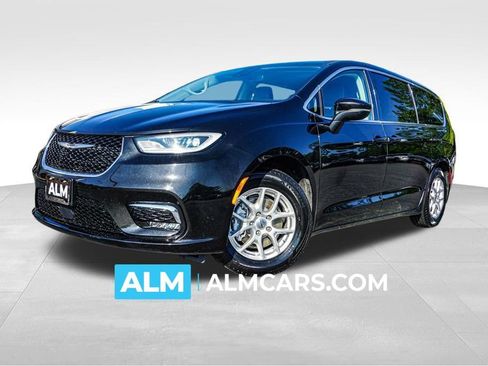 Used 2023 Chrysler Pacifica Touring-L FWD image 1
