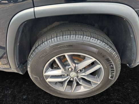 Certified 2017 Jeep Grand Cherokee Limited AWD/4WD image 22