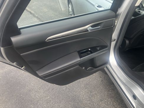 Used 2013 Ford Fusion SE FWD image 13