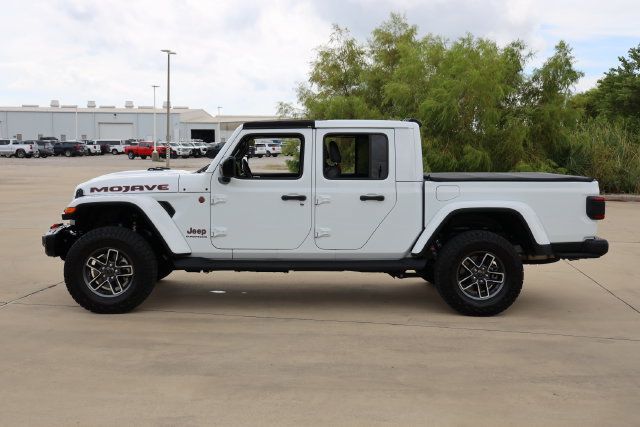 Used 2025 Jeep Gladiator Mojave AWD/4WD image 4