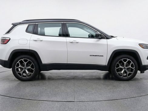Used 2025 Jeep Compass Limited image 11