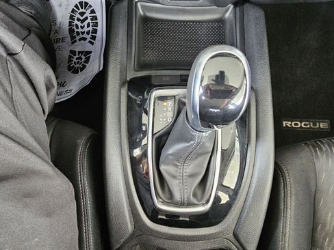 Used 2020 Nissan Rogue S image 25