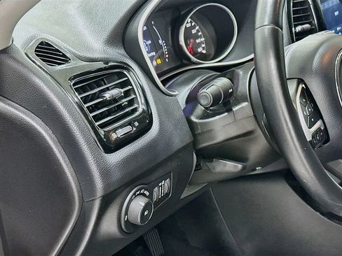 Used 2019 Jeep Compass Latitude FWD image 10