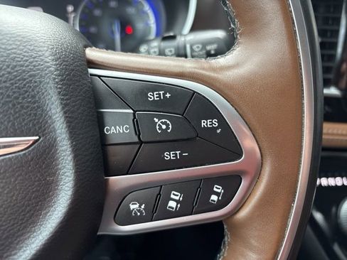 Used 2017 Chrysler Pacifica Limited w/ UConnect Theater Package image 15