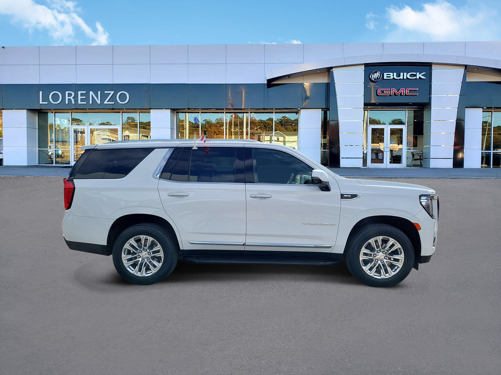 Used 2023 GMC Yukon SLT w/ SLT Premium Package RWD image 4