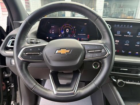 Used 2024 Chevrolet Traverse LT FWD image 14
