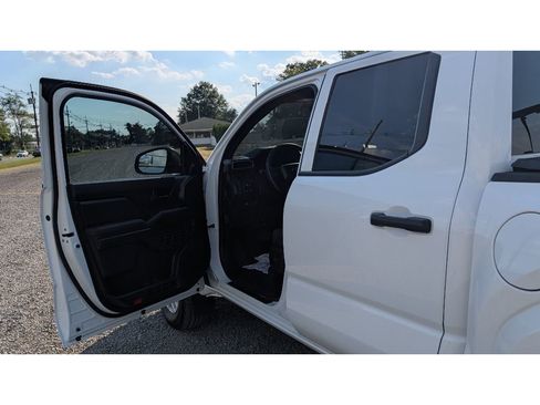 Used 2024 Toyota Tacoma SR image 9