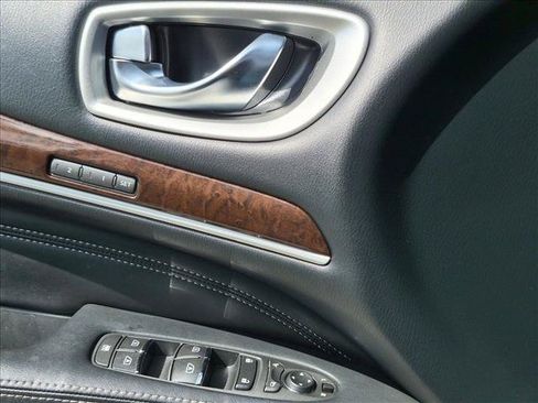 Used 2020 INFINITI QX60 Luxe w/ Sensory Package FWD image 2
