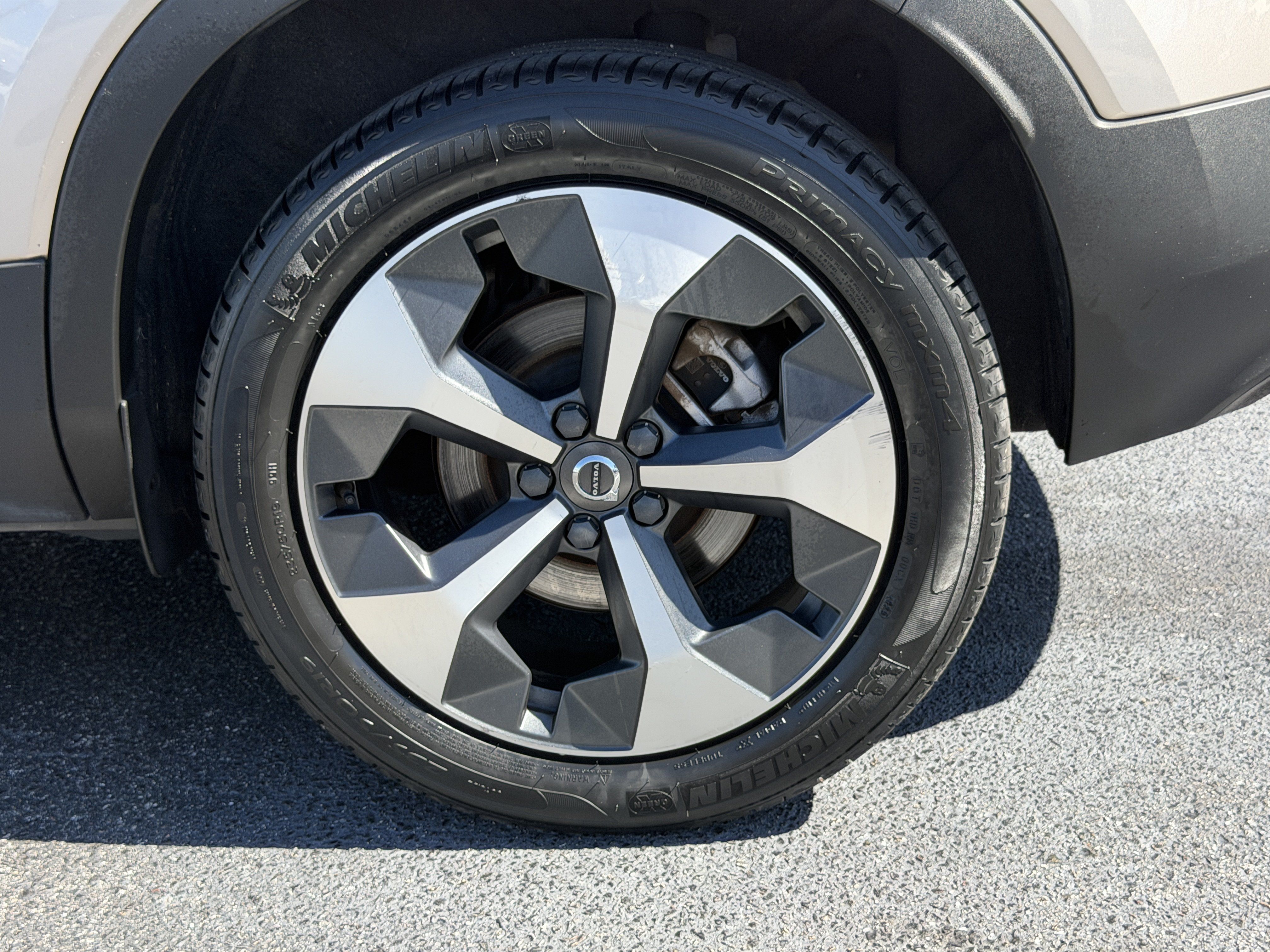 Certified 2024 Volvo XC40 B5 Core AWD/4WD image 11