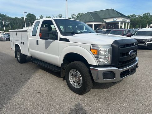 Used 2015 Ford F250 XL w/ Power Equipment Group AWD/4WD image 1