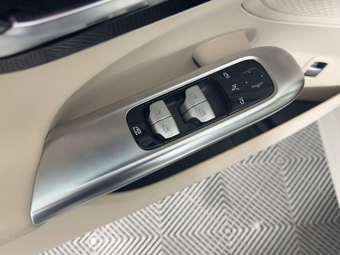 Used 2023 Mercedes-Benz C 300 Sedan image 11