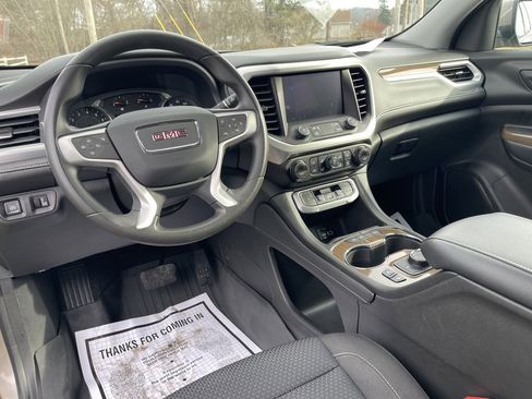 Used 2023 GMC Acadia SLE w/ Driver Convenience Package image 12