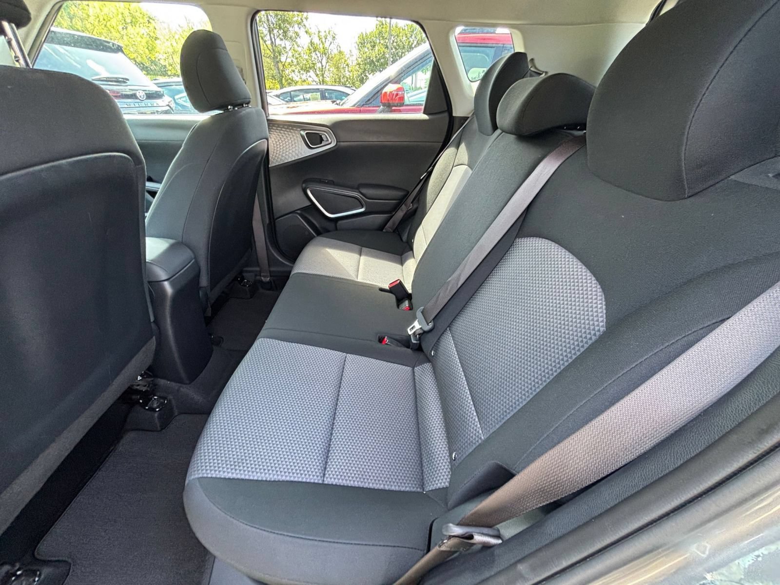 Used 2025 Kia Soul LX w/ LX Technology Package FWD image 22