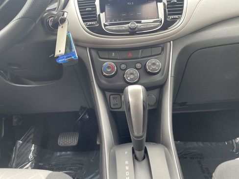 Used 2020 Chevrolet Trax LT image 17