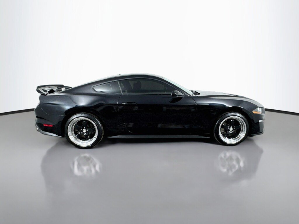 Used 2020 Ford Mustang Coupe RWD image 6