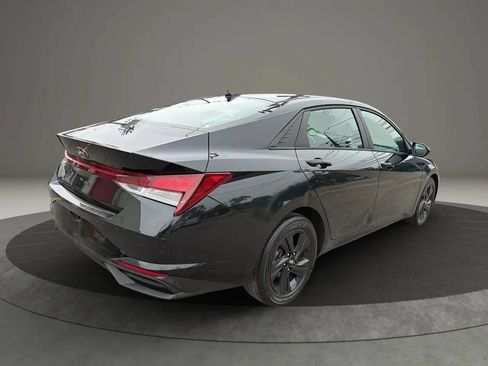 Used 2021 Hyundai Elantra SEL w/ Cargo Package FWD image 5