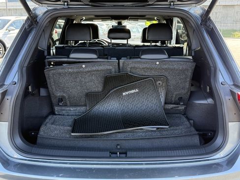 Used 2022 Volkswagen Tiguan SE R-Line image 11