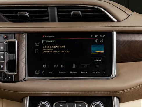 Used 2024 GMC Yukon XL Denali w/ Advanced Technology Package image 25