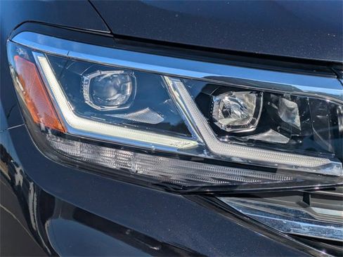 Certified 2021 Volkswagen Atlas Cross Sport SE w/ Panoramic Sunroof Package image 10