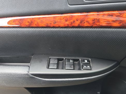 Used 2011 Subaru Outback 2.5i Limited image 11